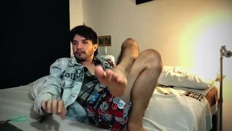 Snapshot of camilosaennz chatting on 02.15.25 camilo online show from 02.15.25