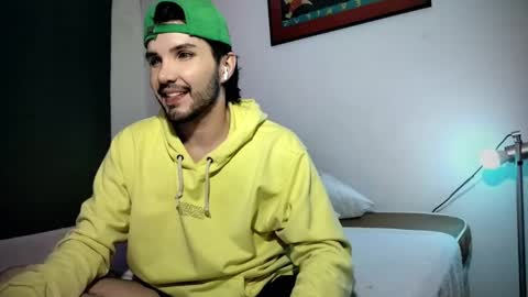 Snapshot of camilosaennz chatting on 02.17.25 camilo online show from 02.17.25