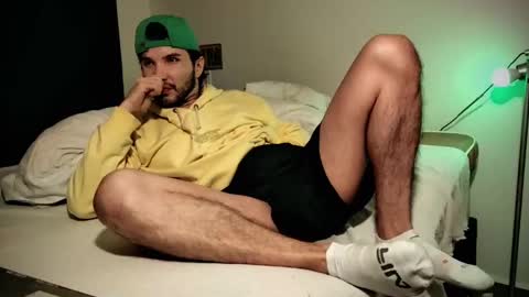 Snapshot of camilosaennz chatting on 02.17.25 camilo online show from 02.17.25