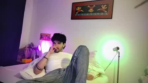Snapshot of camilosaennz chatting on 02.24.25 camilo online show from 02.24.25
