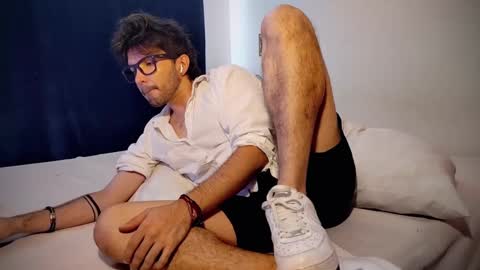 Snapshot of camilosaennz chatting on 02.24.25 camilo online show from 02.24.25