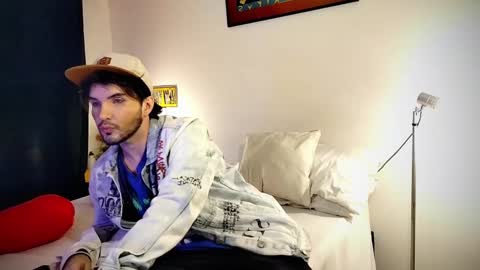 Snapshot of camilosaennz chatting on 03.02.25 camilo online show from 03.02.25