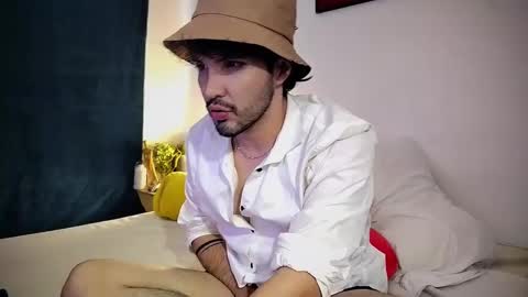 Snapshot of camilosaennz chatting on 03.12.25 camilo online show from 03.12.25