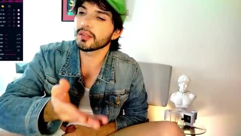 Snapshot of camilosaennz chatting on 09.23.25 camilo online show from 09.23.25