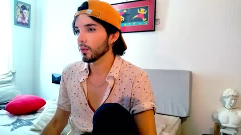 Snapshot of camilosaennz chatting on 10.04.25 camilo online show from 10.04.25