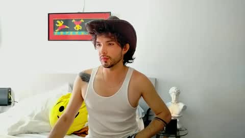 Snapshot of camilosaennz chatting on 10.14.25 camilo online show from 10.14.25