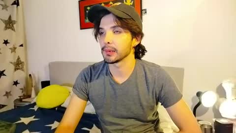 Snapshot of camilosaennz chatting on 10.16.25 camilo online show from 10.16.25