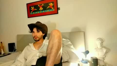 Snapshot of camilosaennz chatting on 10.17.25 camilo online show from 10.17.25