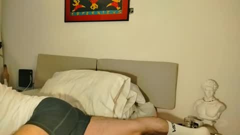 Snapshot of camilosaennz chatting on 10.18.25 camilo online show from 10.18.25