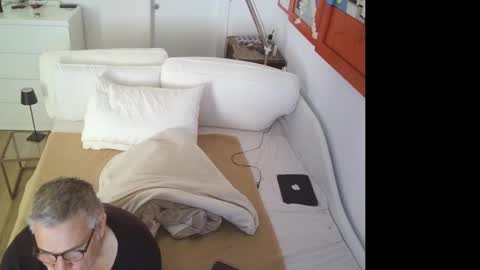 camunication online show from 02.18.25