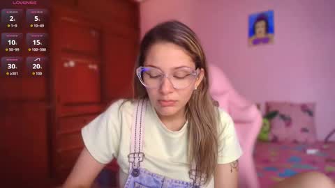 Snapshot of candase_ chatting on 11.14.25 Candase online show from 11.14.25