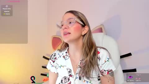 Snapshot of candase_ chatting on 12.03.25 Candase online show from 12.03.25