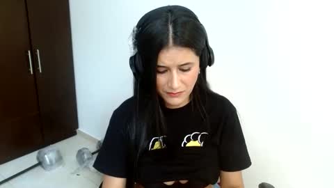 Snapshot of canddysexxx_ chatting on 12.01.25 Carolina online show from 12.01.25