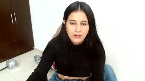 Snapshot of canddysexxx_ chatting on 12.02.25 Carolina online show from 12.02.25