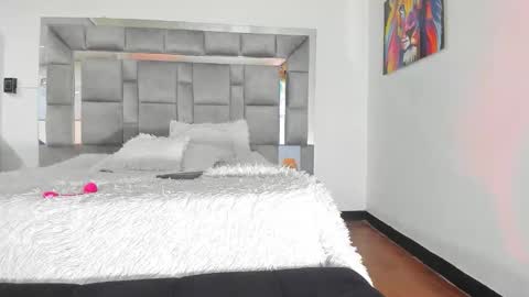 Snapshot of candy_and_andy1 chatting on 12.01.25 Candy And Andy online show from 12.01.25