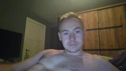 Snapshot of candy_boy_xoxo chatting on 11.19.25 candy_boy_xoxo online show from 11.19.25