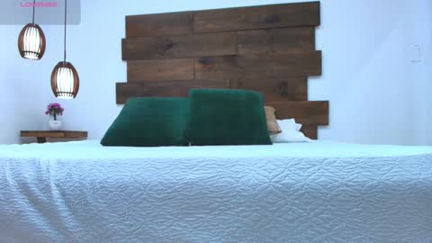 Snapshot of candy_feett chatting on 11.04.25 Jolie online show from 11.04.25