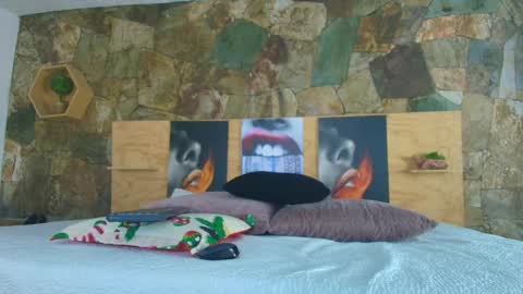 Snapshot of candy_feett chatting on 11.07.25 Jolie online show from 11.07.25