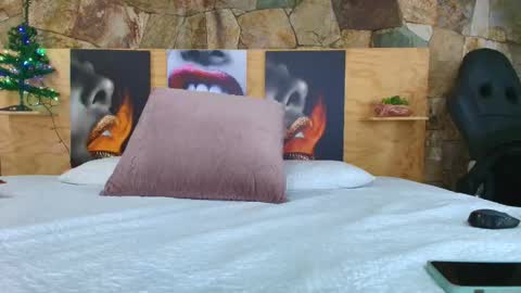 Snapshot of candy_feett chatting on 11.11.25 Jolie online show from 11.11.25