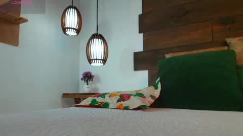 Snapshot of candy_feett chatting on 11.14.25 Jolie online show from 11.14.25