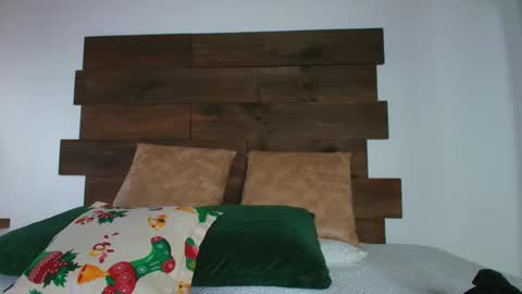 Snapshot of candy_feett chatting on 11.25.25 Jolie online show from 11.25.25