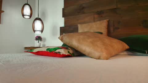 Snapshot of candy_feett chatting on 12.01.25 Jolie online show from 12.01.25