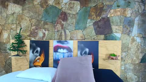 Snapshot of candy_feett chatting on 12.22.25 Jolie online show from 12.22.25