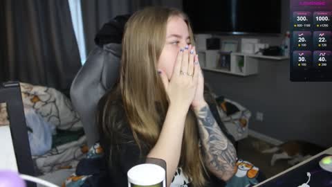 Snapshot of candy_meggie chatting on 12.10.24 Megan online show from 12.10.24