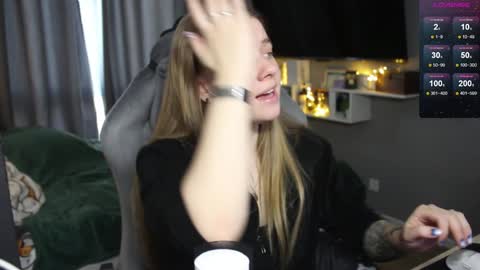 Snapshot of candy_meggie chatting on 12.20.24 Megan online show from 12.20.24