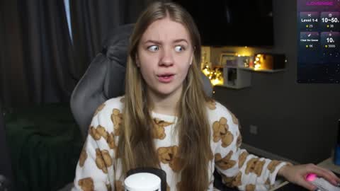 Snapshot of candy_meggie chatting on 12.24.24 Megan online show from 12.24.24