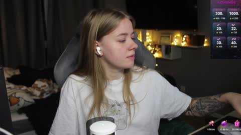 Snapshot of candy_meggie chatting on 01.02.25 Megan online show from 01.02.25