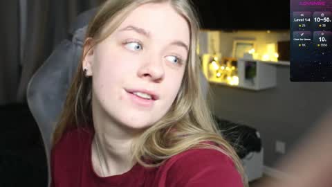 Snapshot of candy_meggie chatting on 01.05.25 Megan online show from 01.05.25