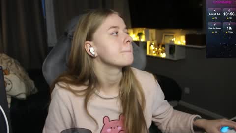 Snapshot of candy_meggie chatting on 01.09.25 Megan online show from 01.09.25