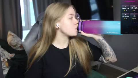 Snapshot of candy_meggie chatting on 01.13.25 Megan online show from 01.13.25