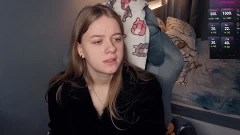 Snapshot of candy_meggie chatting on 01.28.25 Megan online show from 01.28.25