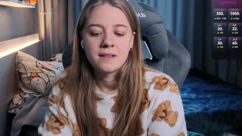 Snapshot of candy_meggie chatting on 02.07.25 Megan online show from 02.07.25