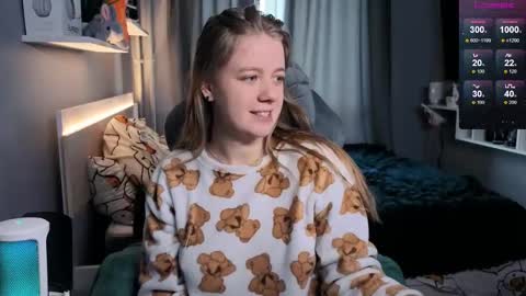 Snapshot of candy_meggie chatting on 03.10.25 Megan online show from 03.10.25