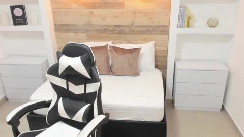 Snapshot of candy_summer28_ chatting on 11.01.25 CANDY online show from 11.01.25