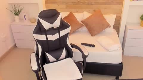 Snapshot of candy_summer28_ chatting on 11.17.25 CANDY online show from 11.17.25