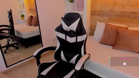 Snapshot of candy_summer28_ chatting on 11.22.25 CANDY online show from 11.22.25