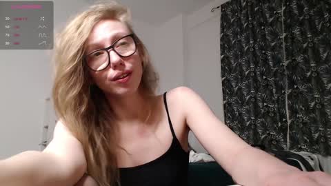 Snapshot of candyliciousss chatting on 12.16.24 candyliciousss online show from 12.16.24