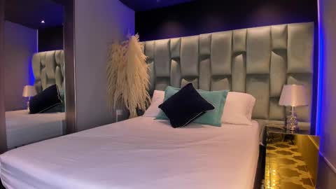 candyluxury_ online show from 02.11.25