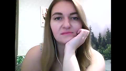 Snapshot of candyolime chatting on 03.06.25 Daisy online show from 03.06.25