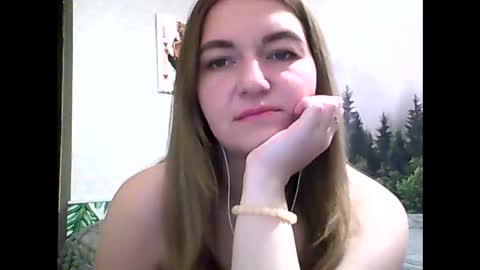 Snapshot of candyolime chatting on 03.08.25 Daisy online show from 03.08.25