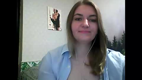 Snapshot of candyolime chatting on 03.10.25 Daisy online show from 03.10.25