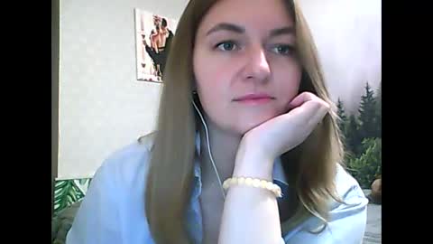 Snapshot of candyolime chatting on 03.11.25 Daisy online show from 03.11.25