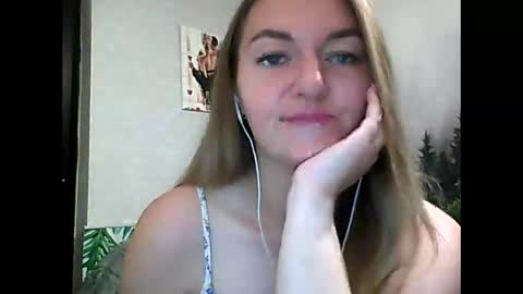 Snapshot of candyolime chatting on 09.10.25 Daisy online show from 09.10.25