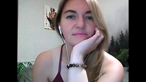 Snapshot of candyolime chatting on 09.13.25 Daisy online show from 09.13.25