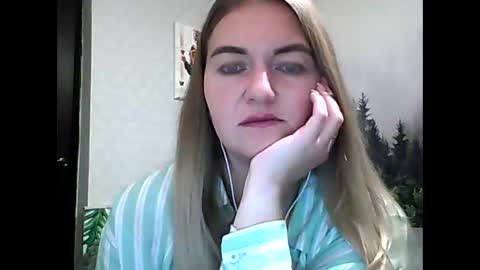 Snapshot of candyolime chatting on 09.17.25 Daisy online show from 09.17.25