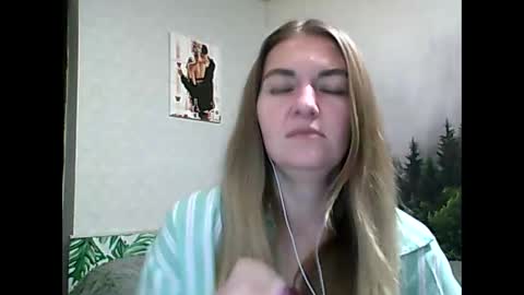 Snapshot of candyolime chatting on 09.24.25 Daisy online show from 09.24.25